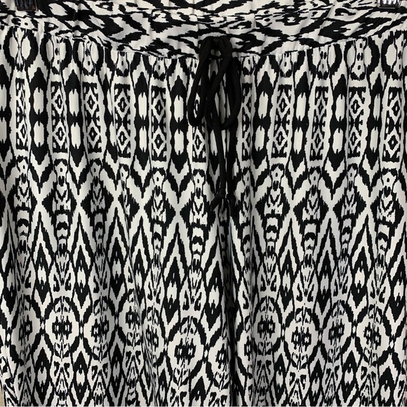 Apt 9 Black White Green Cropped Capri Pants Stretch Medium Pull On Elastic Waist - Picture 2 of 10